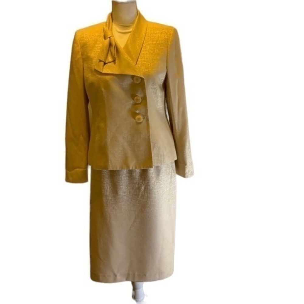 Kasper skirt suit